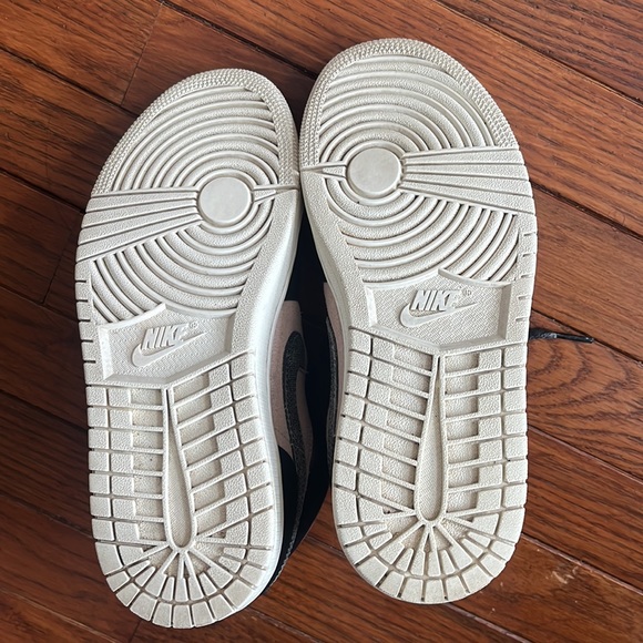 Air Jordan 1 Mid - Picture 7 of 8